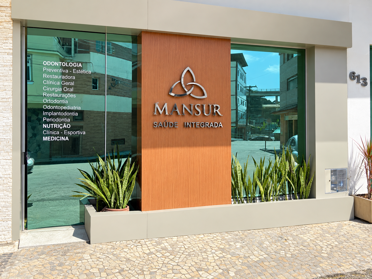 Fachada da Mansur Saúde Integrada em Santos Dumont